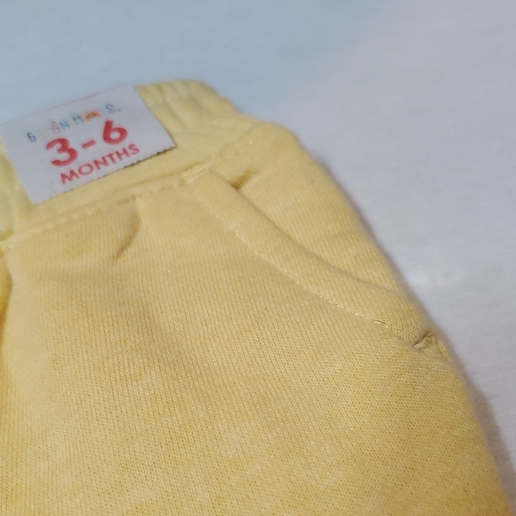 3-6M Yellow Baby Shorts with pockets - Picture 5 of 6